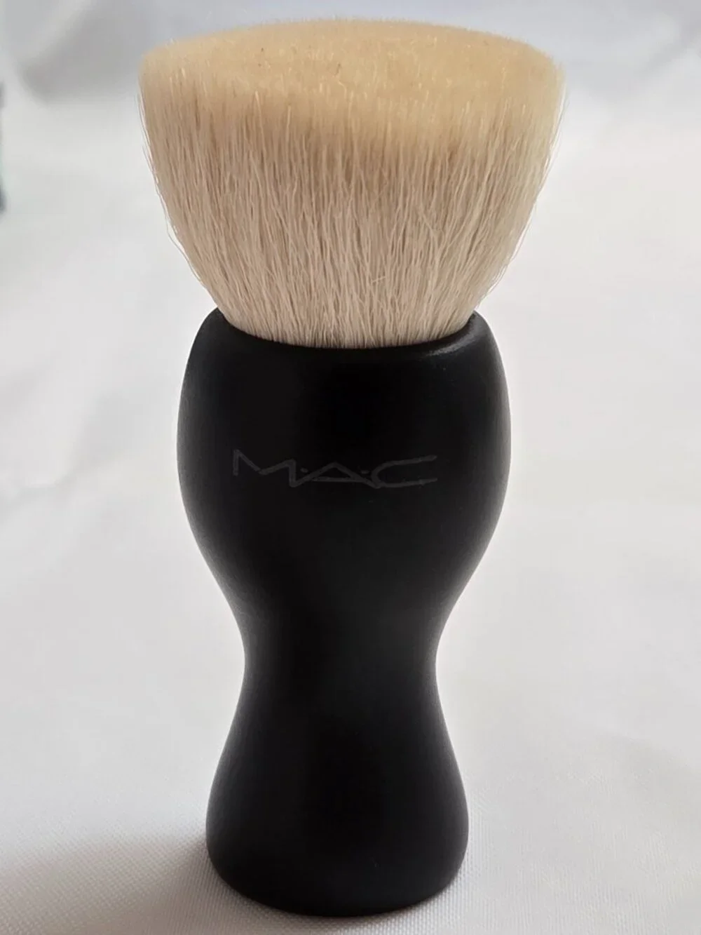 MAC 180 Buffer Kabuki Brush - Vintage. Natural Hair, RARE - SHIPS TODAY